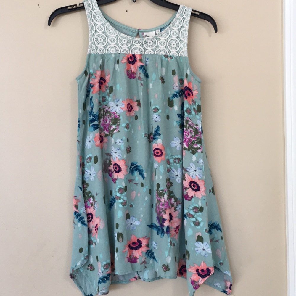 🌻Mudd handkerchief hem  sleevless floral blouse 12
